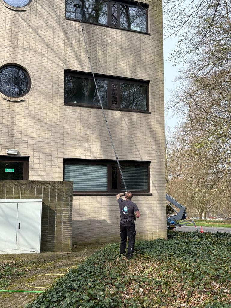 JP Cleaning | Glasbewassing met telescoopsteel