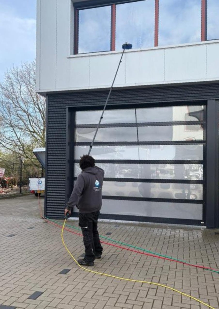 JP Cleaning | Glasbewassing met telescoopsteel JP Cleaningservice schoonmaakbedrijf