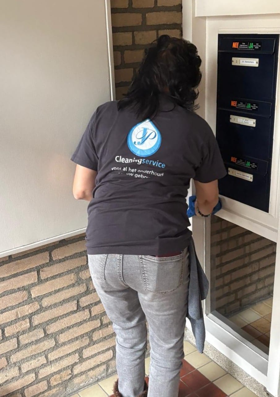Vloeronderhoud en trappenhuis reiniging