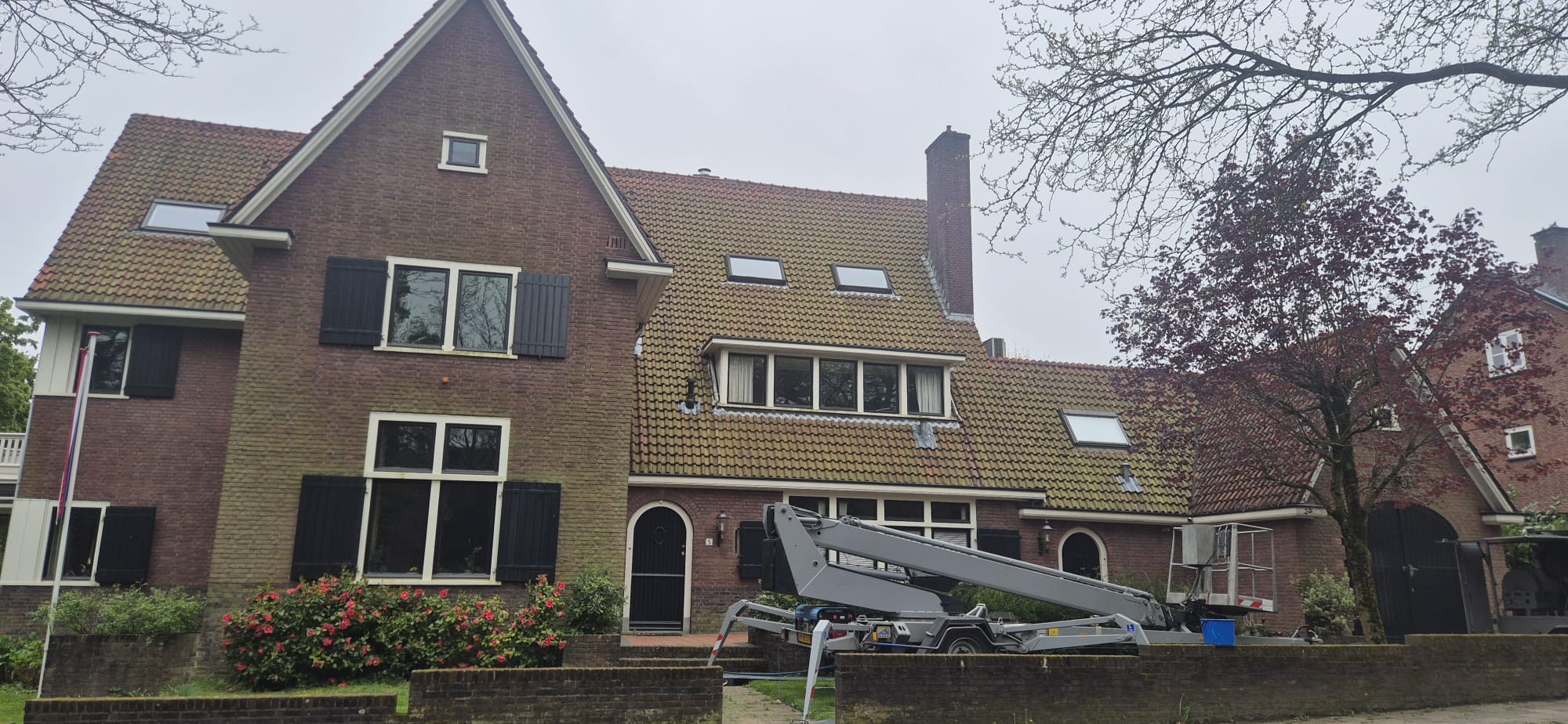 Reiniging van dakpannen en dakgoten Arnhem specialist